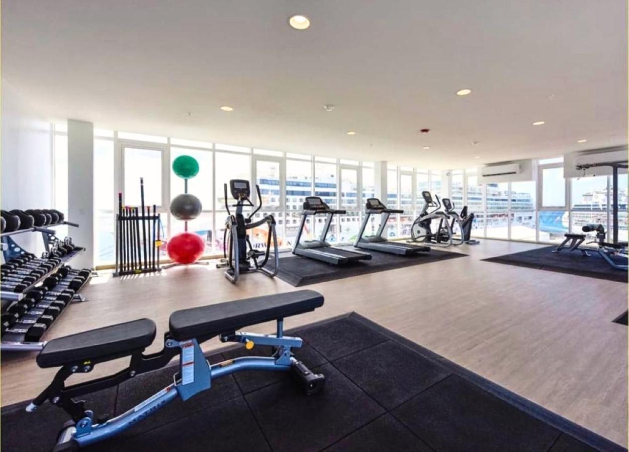 Stylish Luxury Condo, Central Location, Ocean View, Pool, Gym Ораньестад Экстерьер фото